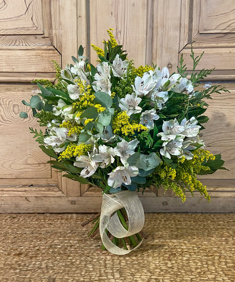 concuro envio de una sombrerera con flores — Mar de Flores